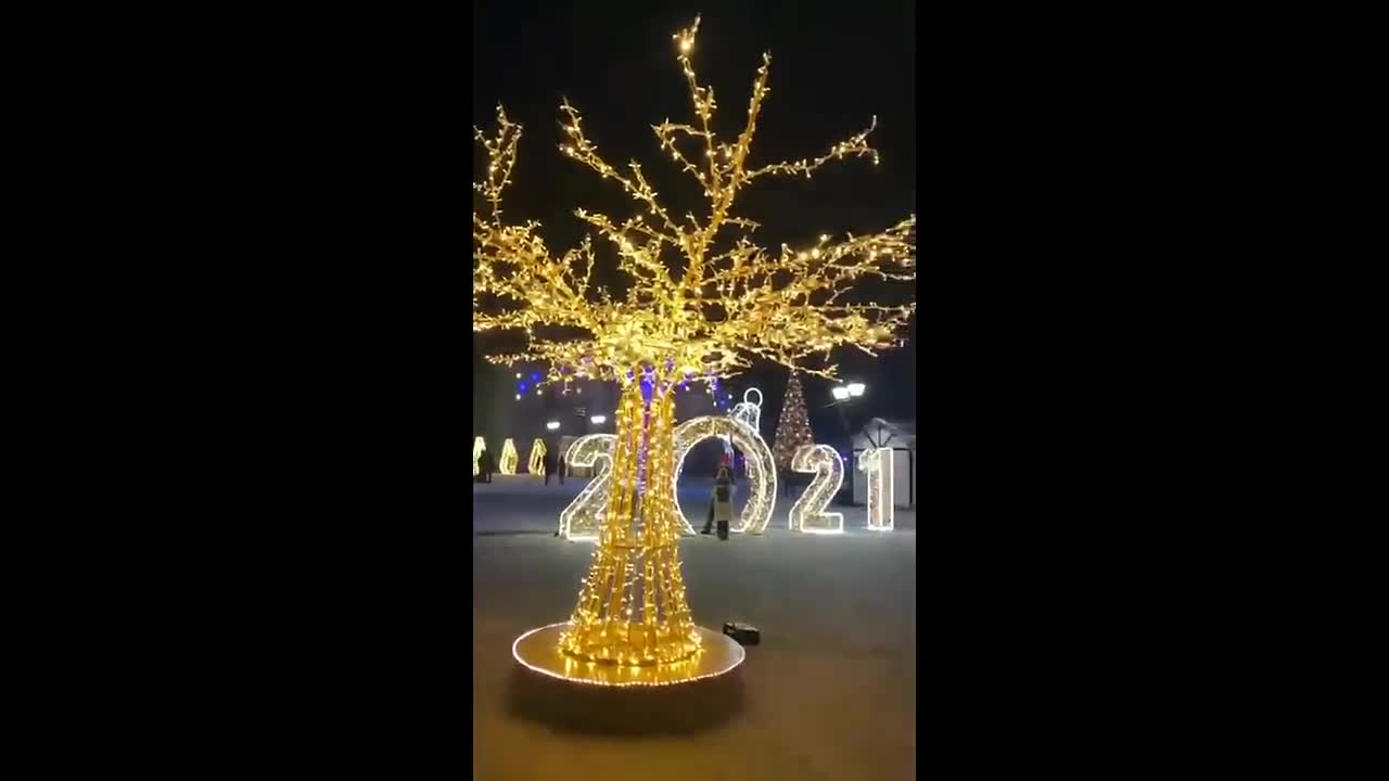 Фотозона «Шар с подвесками»